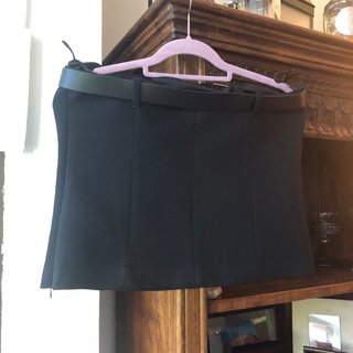 Rebajadísimo Top negro con cinturón