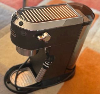 Cafetera DeLonghi Dedica Style EC685 Negra