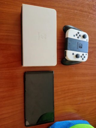 Nintendo Switch OLED Blanca y Negra