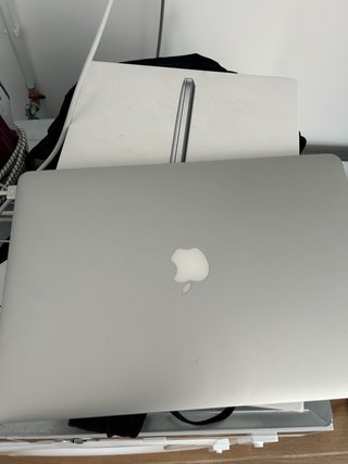 MacBook Pro 15 2015 + caja (sin cargador)