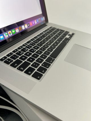 MacBook Pro 15 2015 + caja (sin cargador)