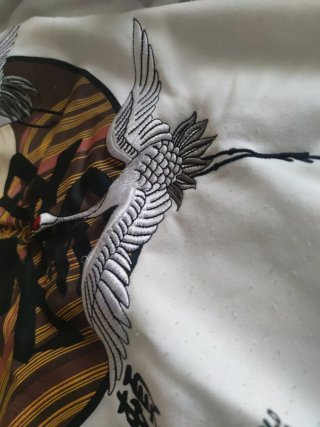 Sudadera blanca bordado japonés grullas