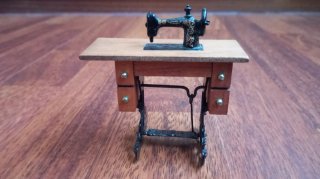 Máquina de coser miniatura