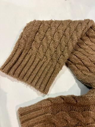 Maglioncino collo alto marrone mai usato
