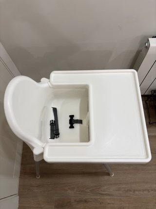 Trona IKEA con bandeja para bebé