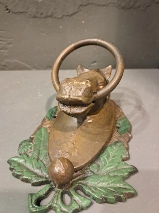 Aldaba de hierro con forma de caballo