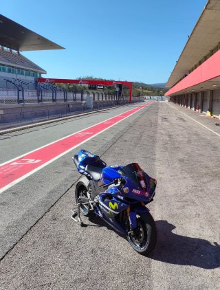 Yamaha YZF R1