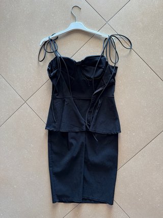 Tubino nero con coppe