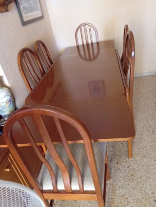Mesa extensible , 6 sillas   madera