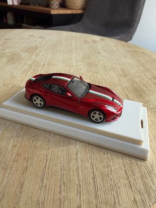 Ferrari F12berlinetta 1:64