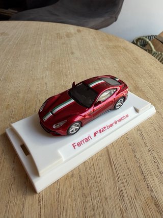 Ferrari F12berlinetta 1:64