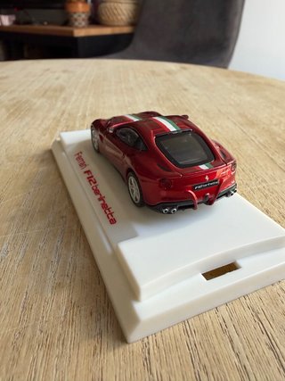 Ferrari F12berlinetta 1:64