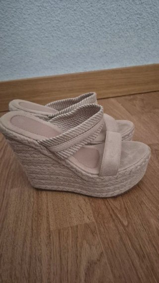 Sandalias cuña beige talla 37