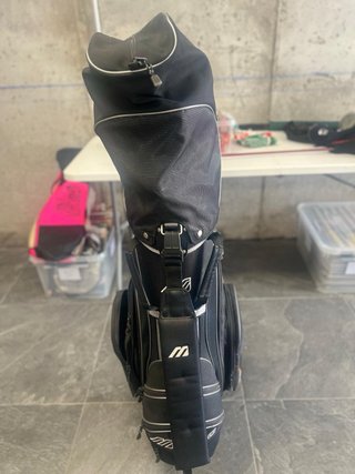 Bolsa de Golf Negra Mizuno y palos de Golf