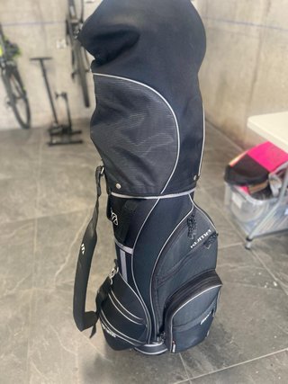 Bolsa de Golf Negra Mizuno y palos de Golf