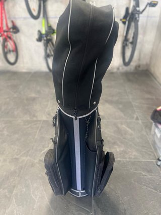 Bolsa de Golf Negra Mizuno y palos de Golf