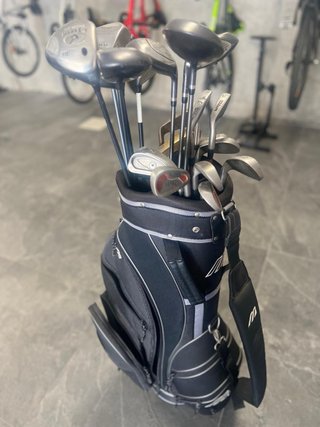 Bolsa de Golf Negra Mizuno y palos de Golf