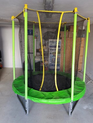 Cama elástica infantil verde y negra