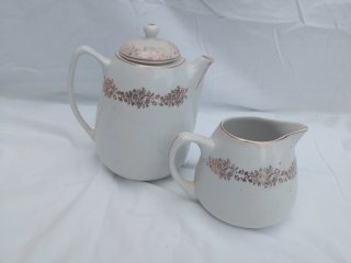 Cafetera y lechera antiguas