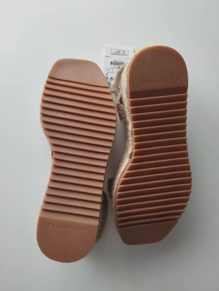 Sandalias Stradivarius Beige