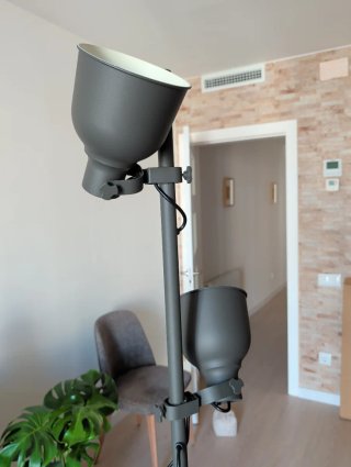 Lámpara de pie Ikea 3 focos gris