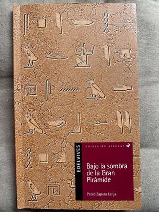 Bajo la sombra de la gran pirámide
