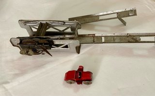 Juguete tobogán, coche metal antiguo de RICO