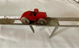 Juguete tobogán, coche metal antiguo de RICO