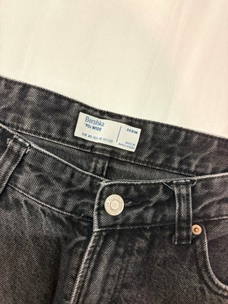 Jeans neri Bershka strappati