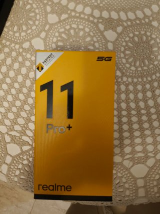 Realme 11 Pro+ Blanco y Dorado