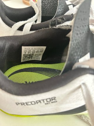 Botas de fútbol Adidas blancas y amarillas