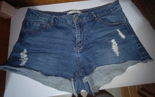 Vaqueros cortos desgastados DENIM ESSENTIALS