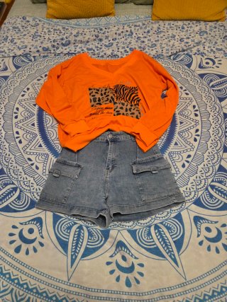 Conjunto Jersey Naranja y Pantalón Vaquero Corto