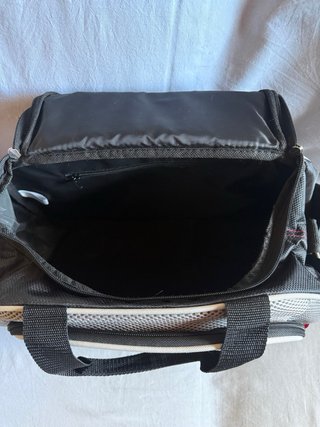 Bolsa de deporte negra y gris
