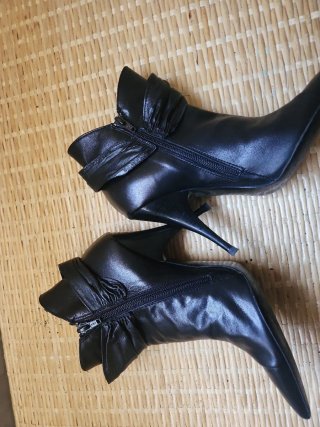 Botines de piel negros