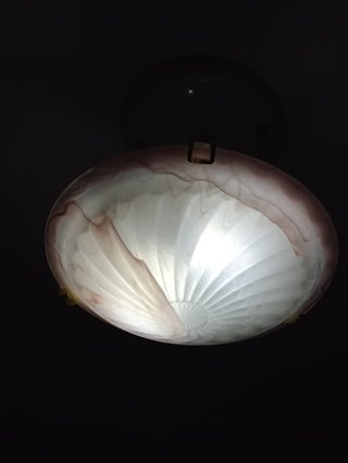 Lámpara de techo rosa y dorado