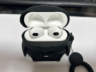 Airpods Pro 3da Gen con un auriculsr no se escucha