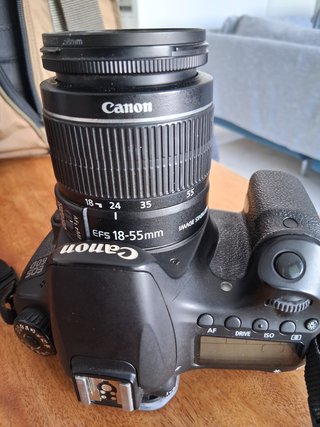 Canon EOS 60D + Objetivo EF-S 18-55mm IS II