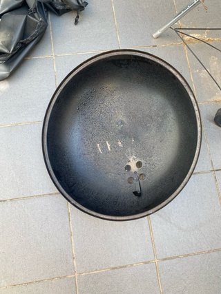 Barbacoa Weber con funda y ruedas