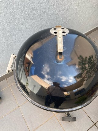 Barbacoa Weber con funda y ruedas
