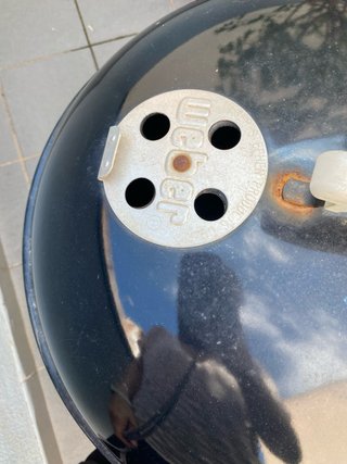 Barbacoa Weber con funda y ruedas