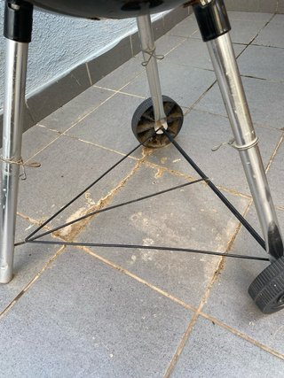 Barbacoa Weber con funda y ruedas