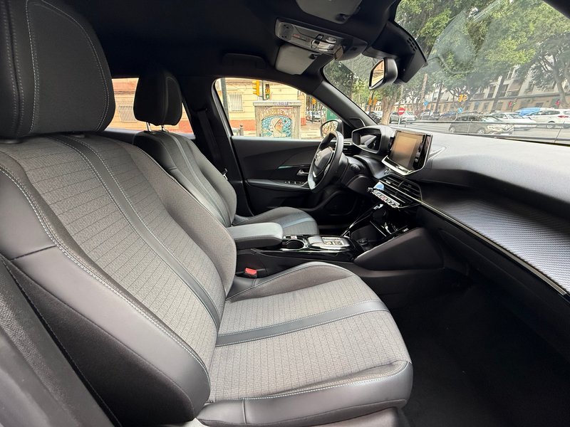 Peugeot e-2008 2023, foto 12