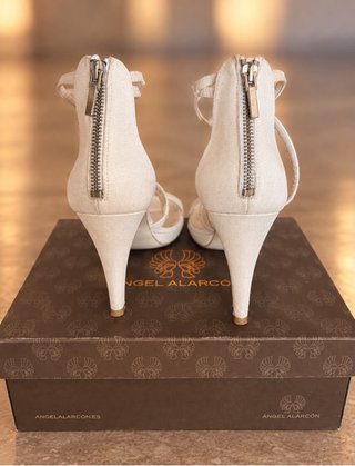 Zapatos de Novia color blanco roto brillante Tacón