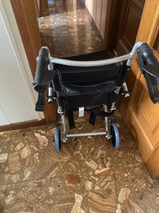 Silla de ruedas ultraligera  (plegable)nueva