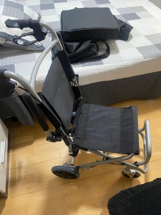 Silla de ruedas ultraligera  (plegable)nueva