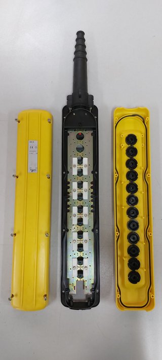 Botonera Grúa Telemecanique XACA1271