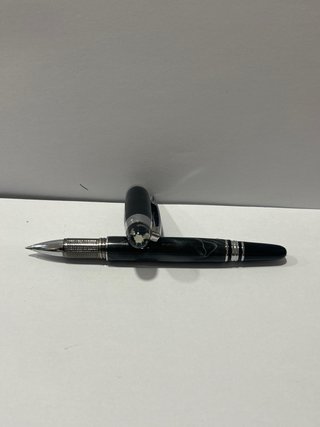 Bolígrafo Montblanc Negro y Plateado