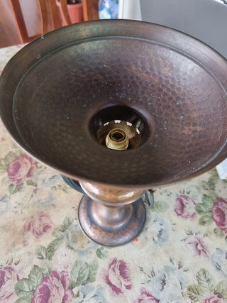 Lampada da tavolo in rame martellato 27hx19