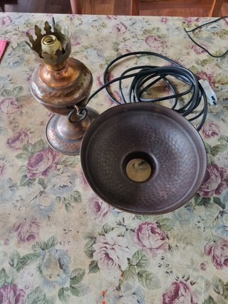 Lampada da tavolo in rame martellato 27hx19